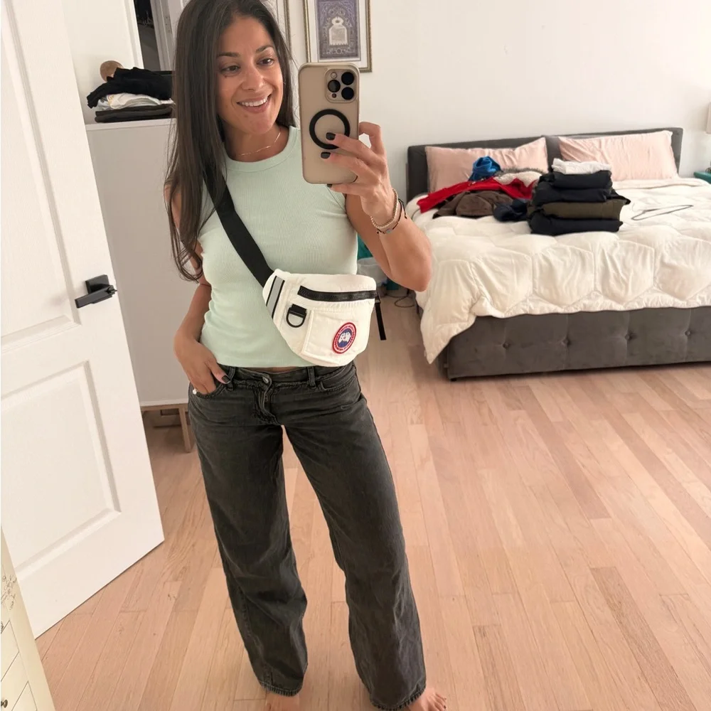 NWT Canada Goose White Belt Bag with Black Accents - Picture 5 of 6